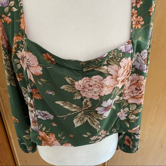 American Eagle • Sweetheart Neck Line Ruched Front smocked low back blouse - Picture 3 of 13